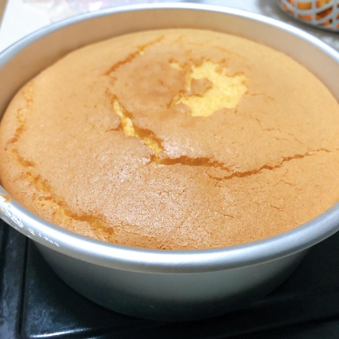 超简单完美戚风蛋糕（6寸2蛋）附打发、翻拌、脱模视频