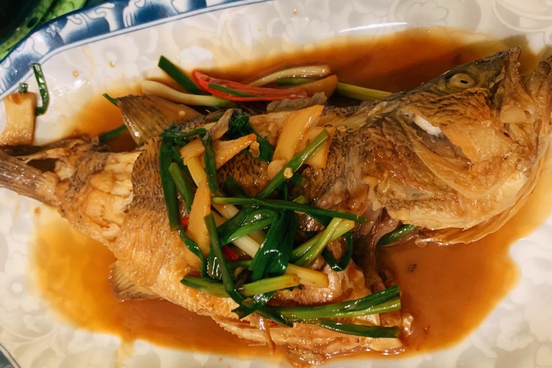 红烧鲈鱼