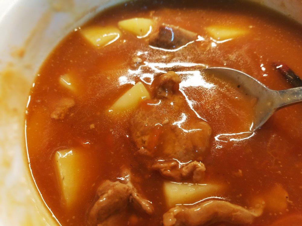 汤浓肉嫩的番茄牛腩，牛腩软烂秘法