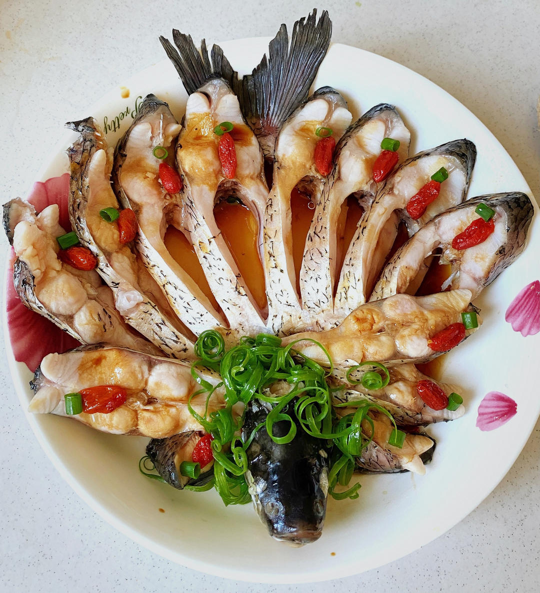 简单快手👏🏻孔雀开屏清蒸鱼，鲜嫩多汁入口爽滑