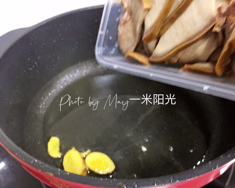 卤口条炒尖椒的做法 步骤4