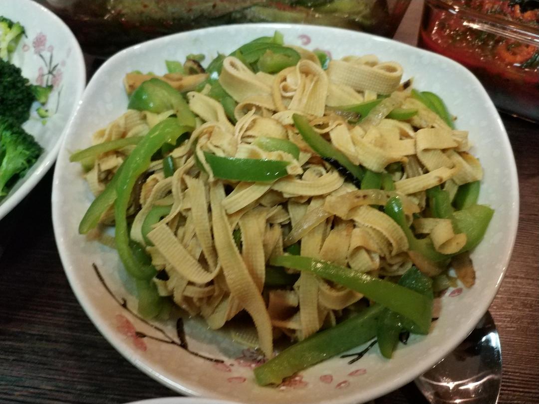 青椒炒豆皮
