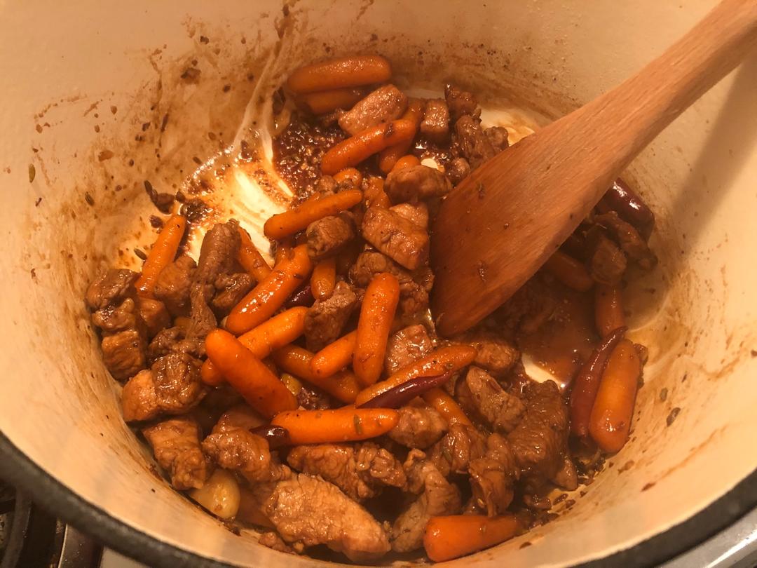 胡萝卜红烧肉