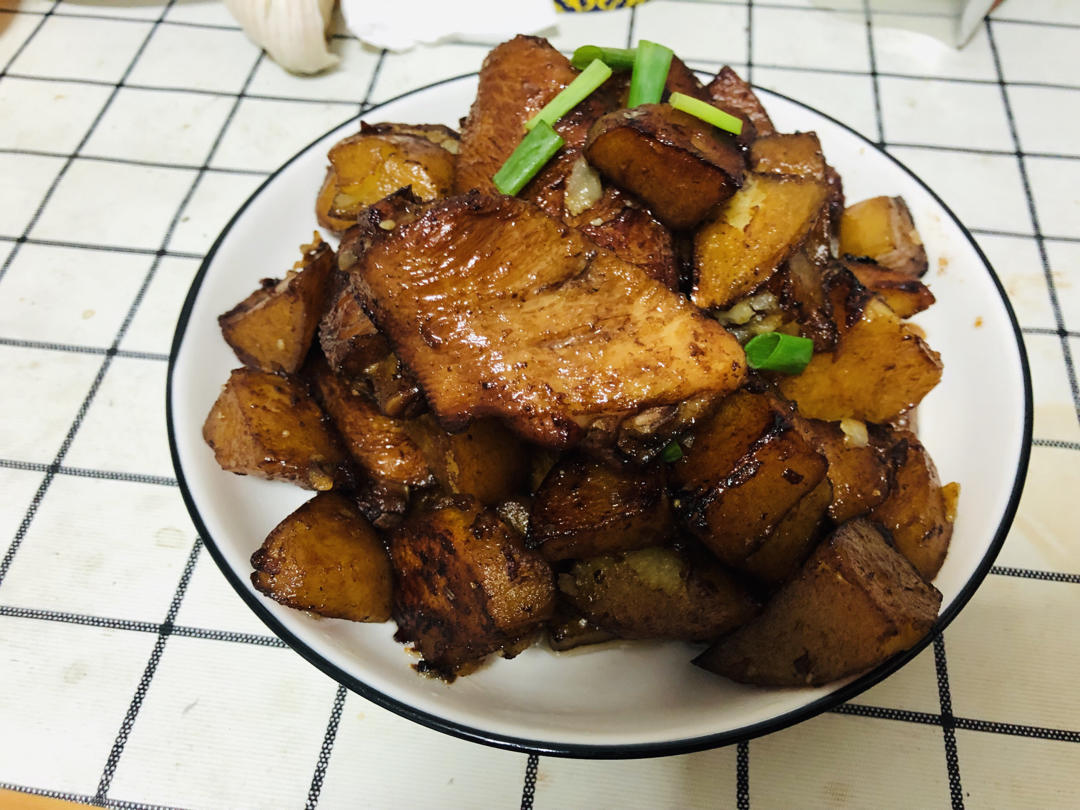 色香味俱全的土豆焖鸡翅