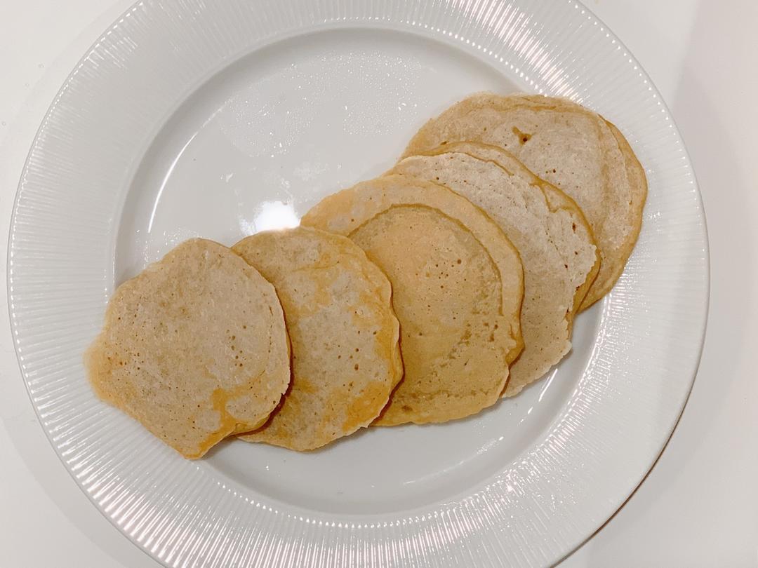 【减脂早餐】无油香蕉松饼（超简单）