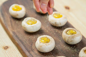 香烤口蘑鹌鹑蛋的做法 步骤3