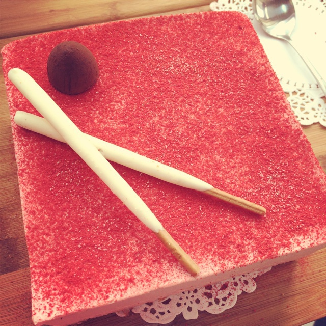 浓情草莓乳酪慕斯