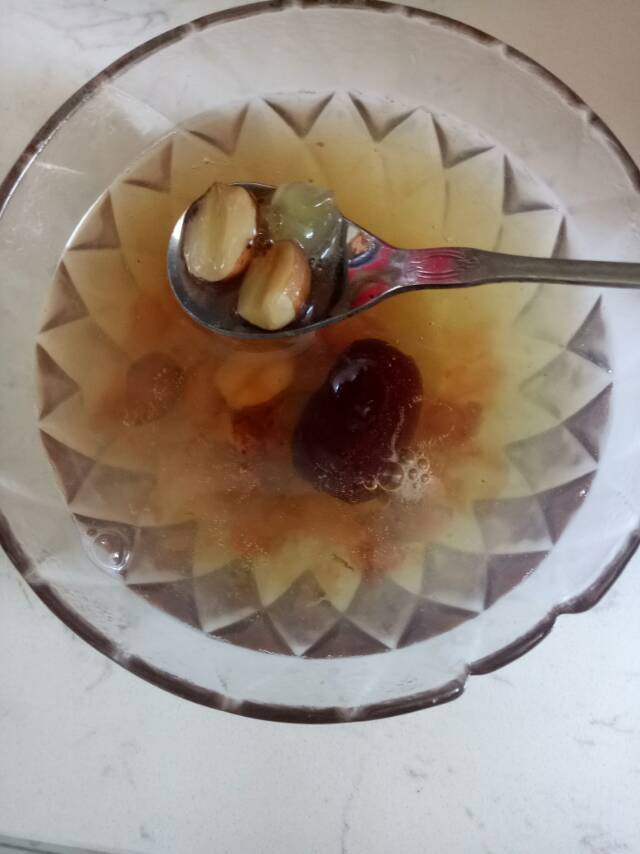 桃胶皂角米雪燕羹