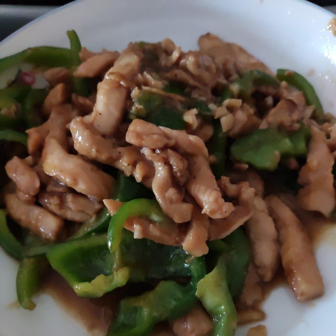 巨好吃的青椒炒鸡胸肉丝，超下饭