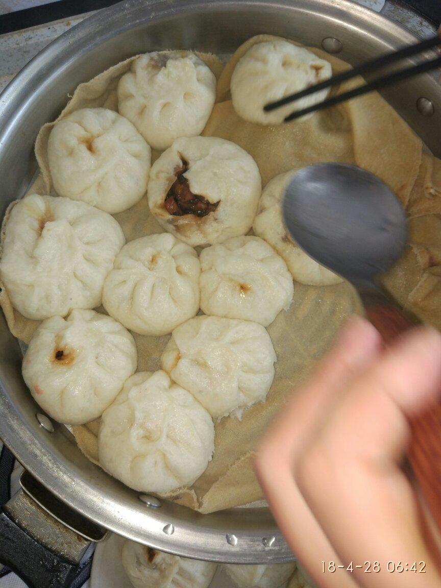 云朵般松软爆浆蜜汁叉烧包