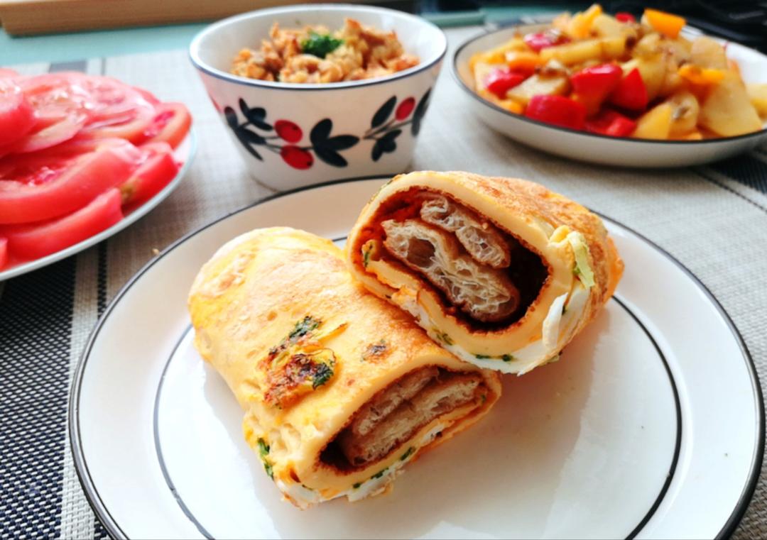 蒜肠油条卷蛋饼