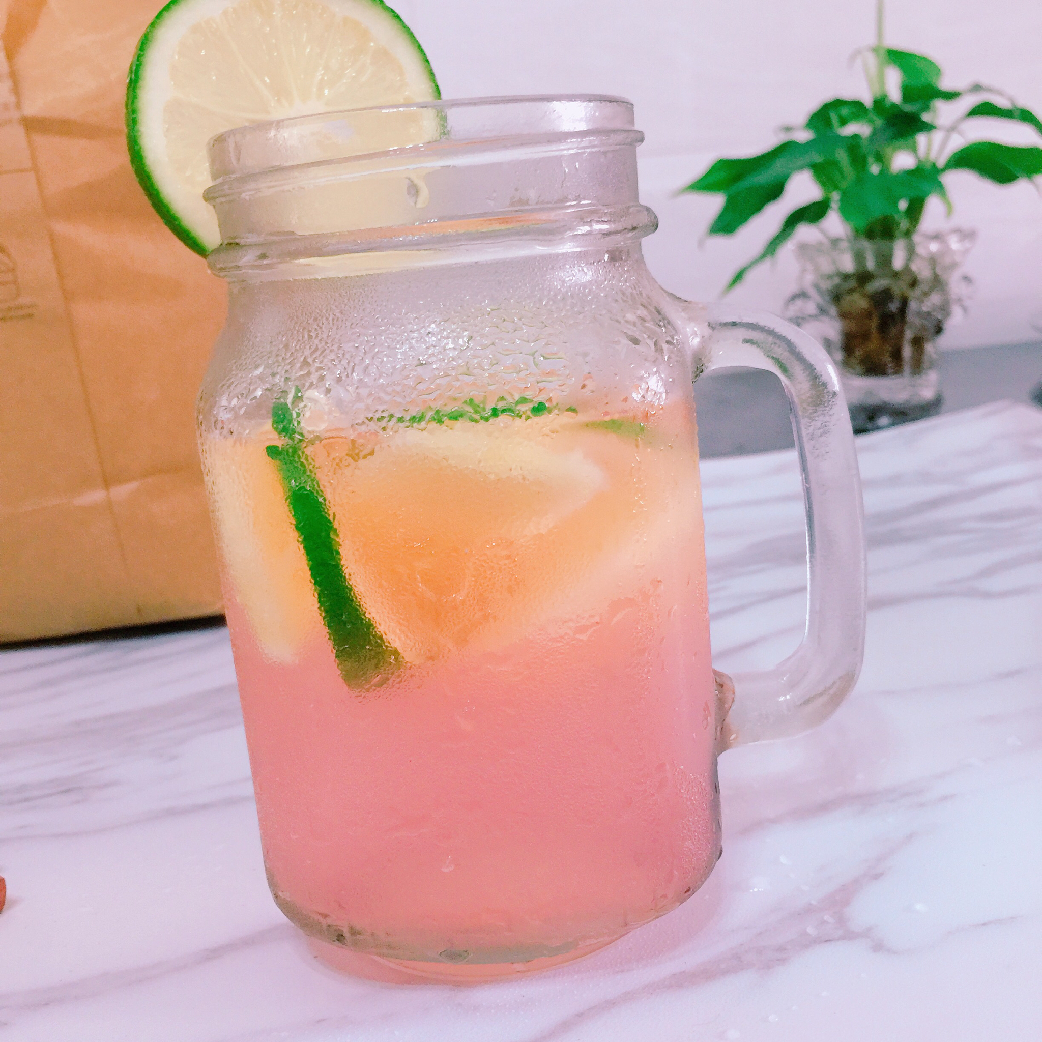 夏日清凉桃子汽水