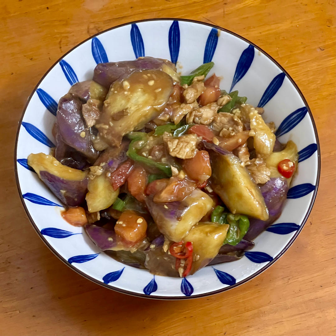 红烧茄子（佐西红柿尖椒）