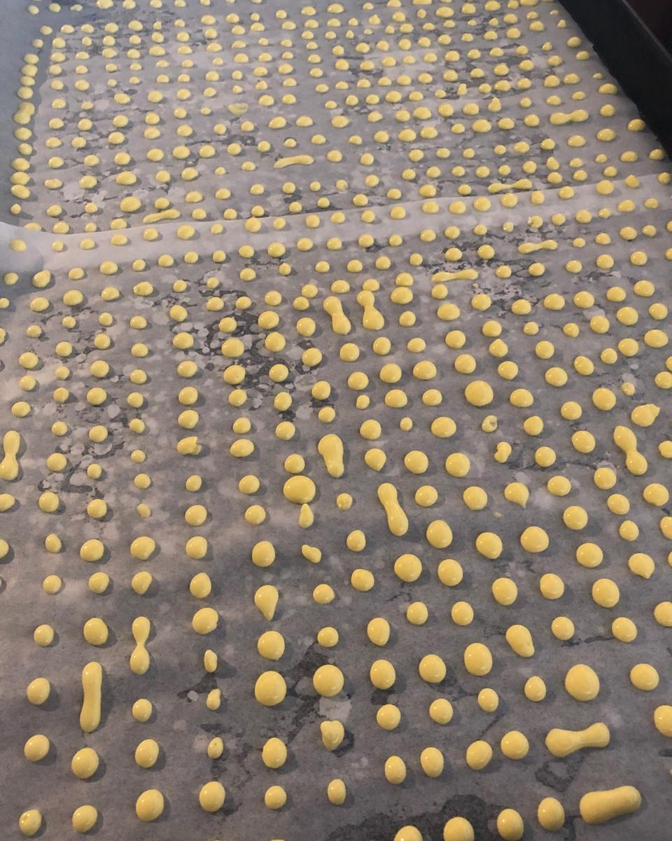 入口即化的无添加蛋黄溶豆