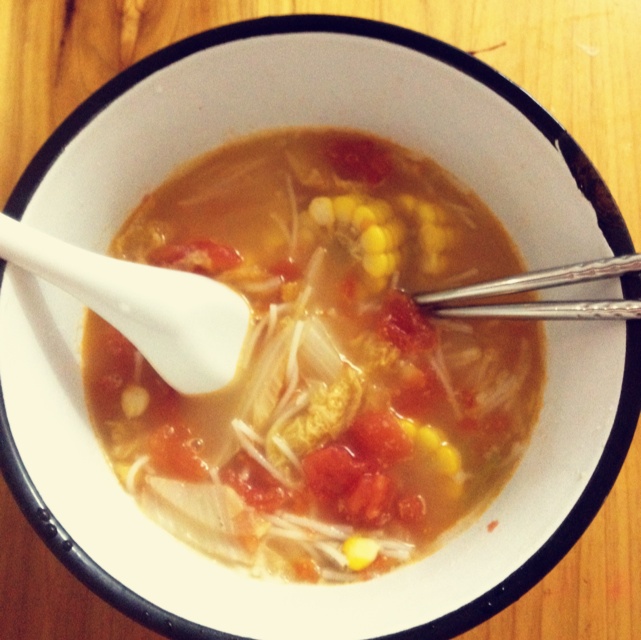 西红柿娃娃菜玉米汤