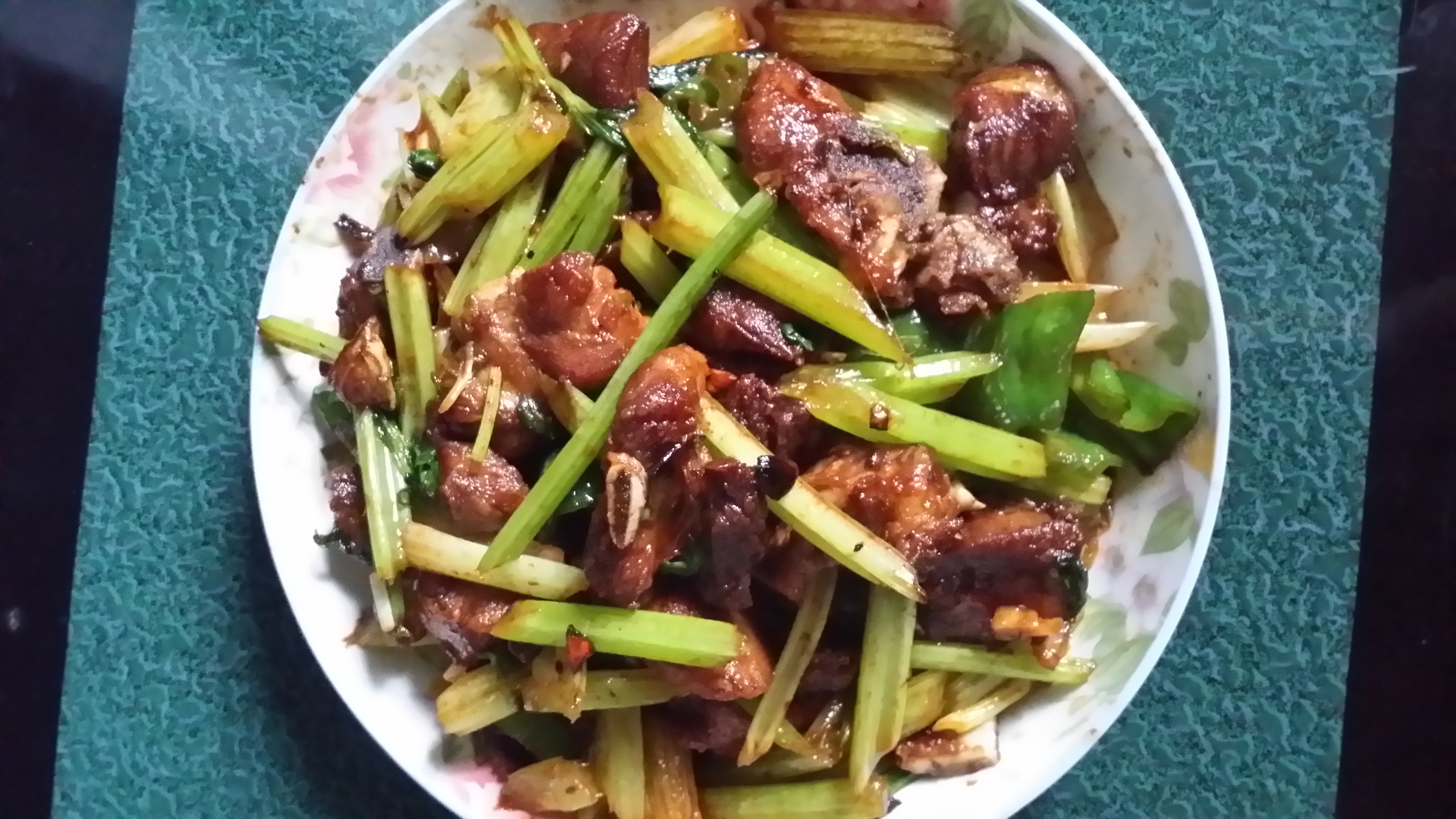 芹菜炒排骨