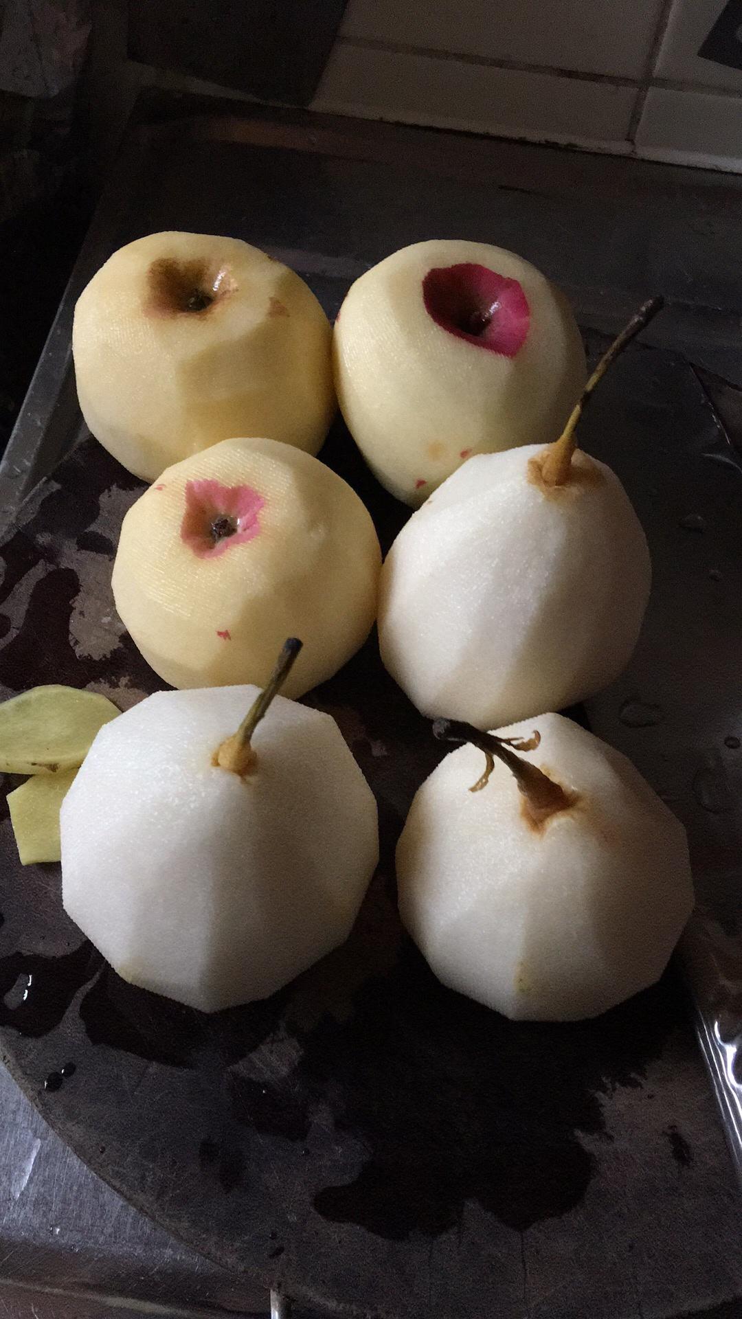 滋润苹果雪梨煲猪骨汤