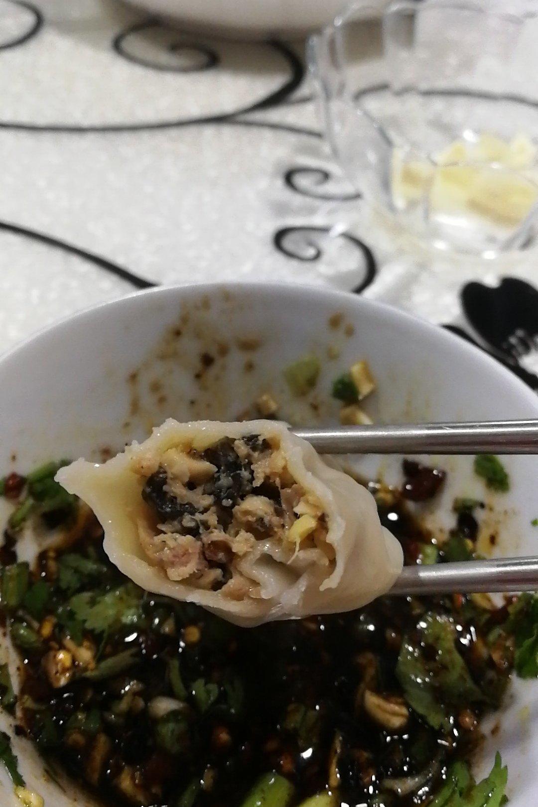 鲜掉眉毛的 三鲜水饺~