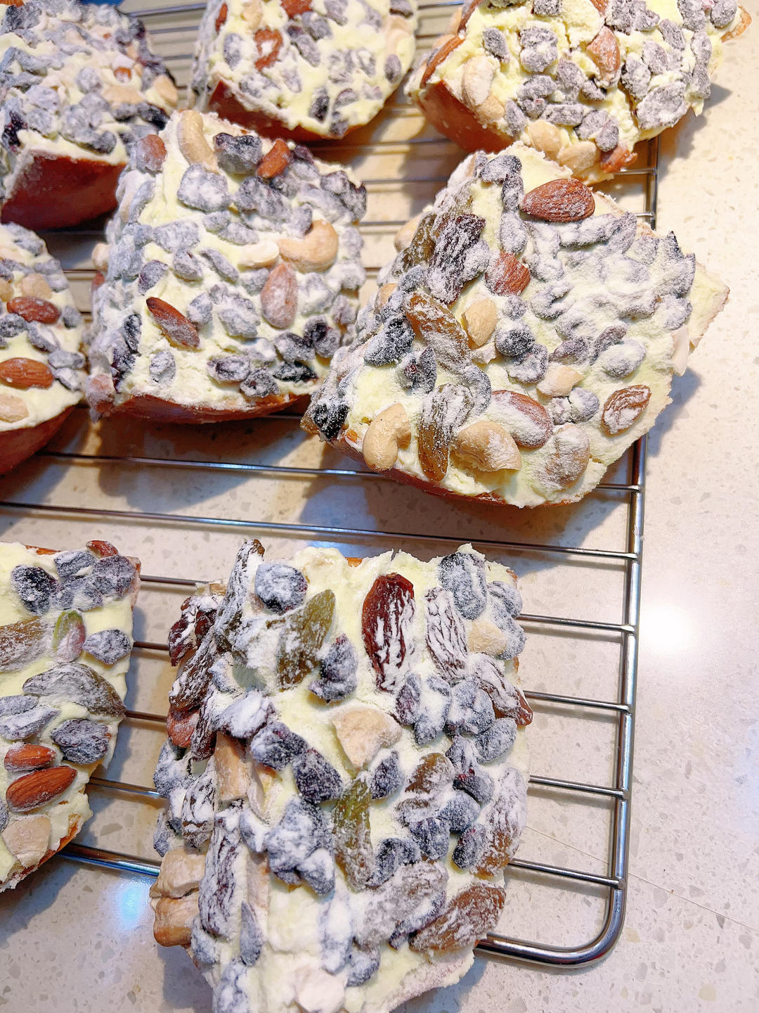 向全世界宣布这个面包巨巨巨…好吃❗
安利你们都去做❗