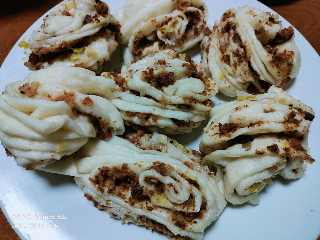 葱香油渣花卷