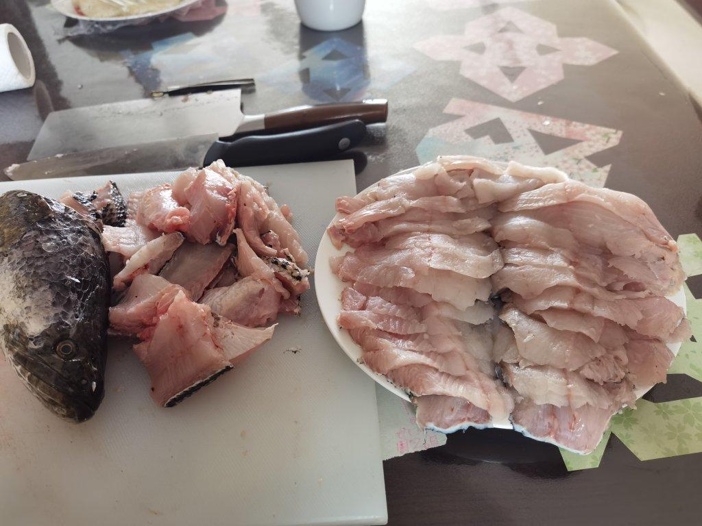 草鱼初步加工方法（取肉、去皮、切片）