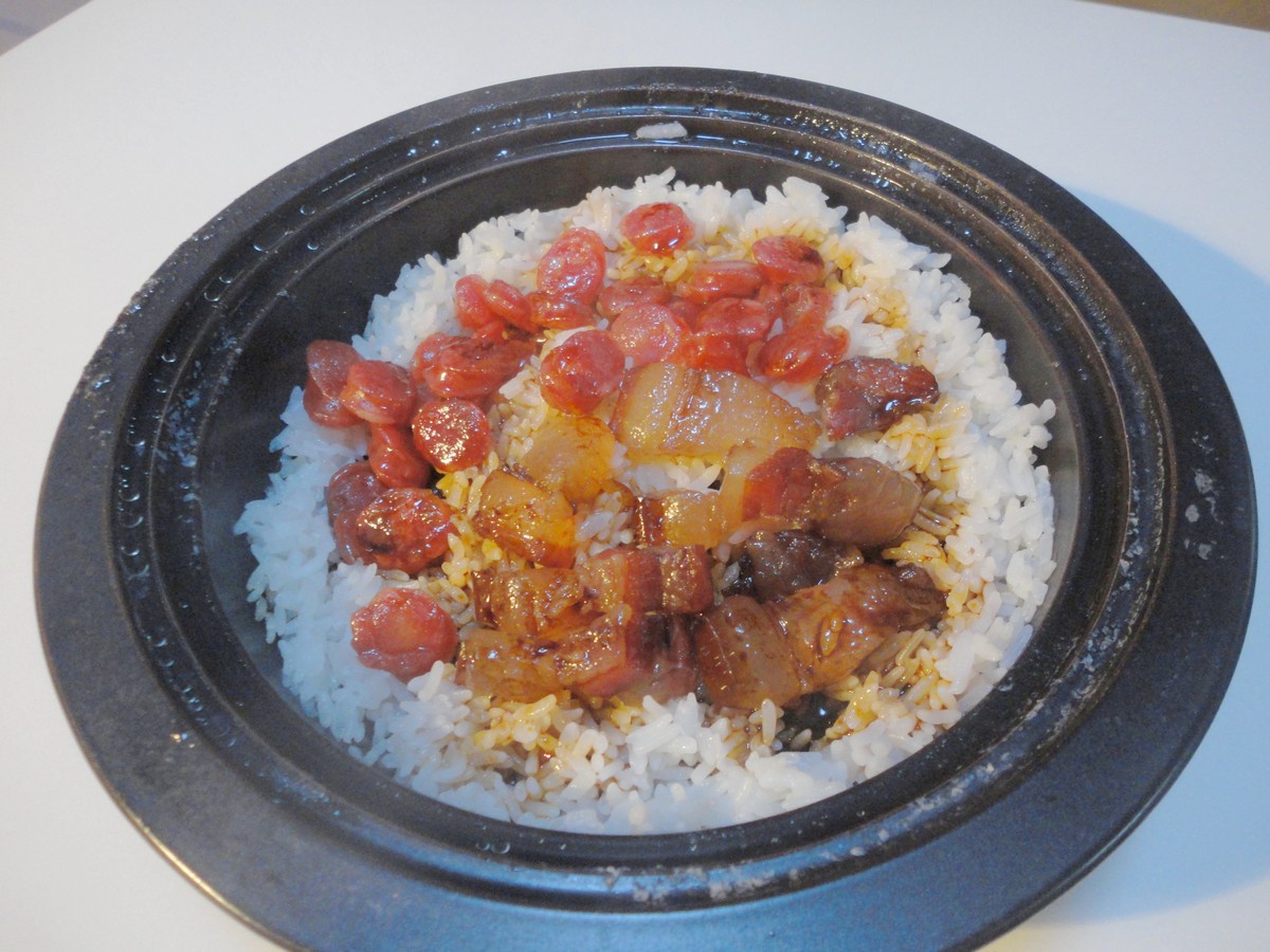 塔吉锅腊味煲仔饭