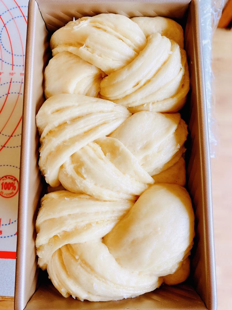 视频菜谱：做过几百次的椰蓉吐司面包