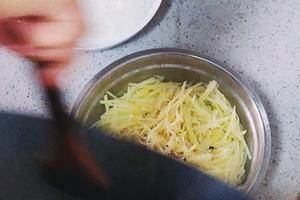 凉拌酸辣土豆丝的做法 步骤5
