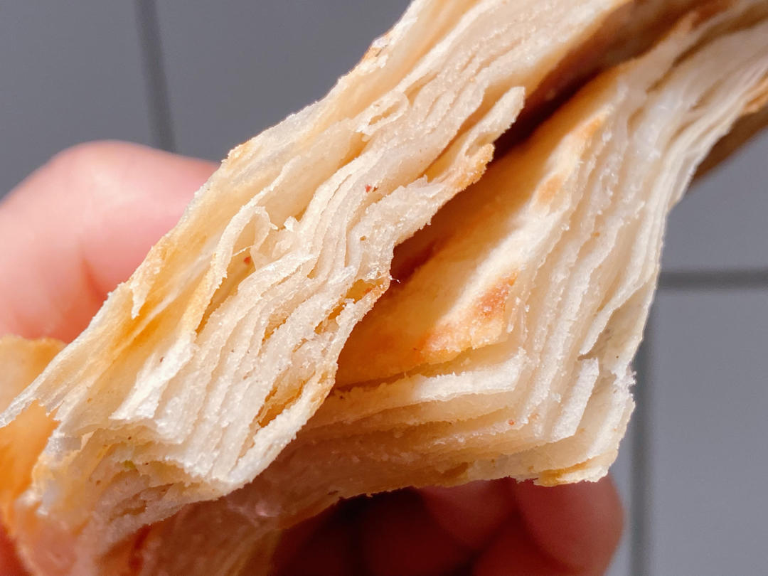 千层葱油饼  烙咸油馍 外焦里软（ 这样和面，即使放凉也不硬）半烫面葱花饼