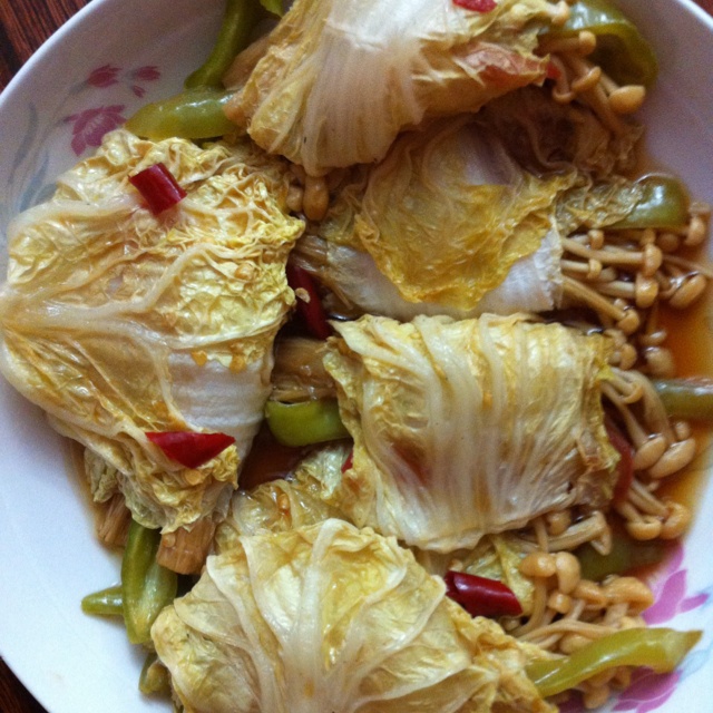 娃娃菜包双菇（Steamed Baby Cabbage with Mushrooms）