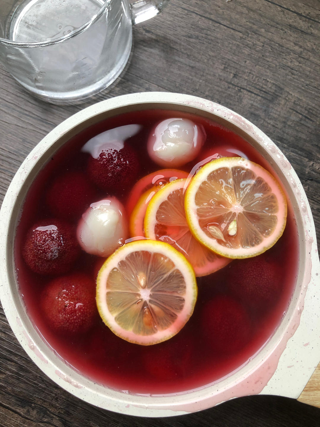 馥郁杨梅荔枝饮