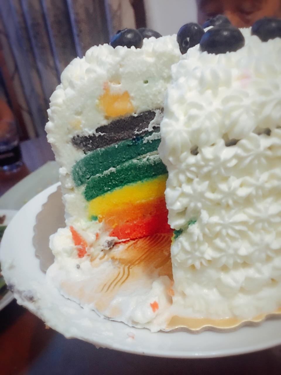 被忽悠的小飞机做的6寸彩虹蛋糕
