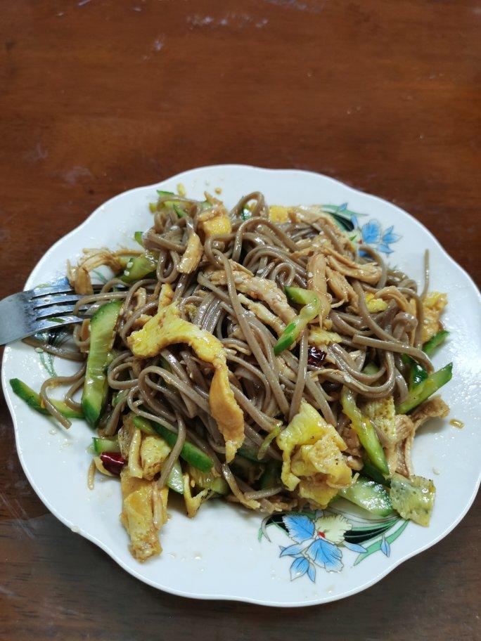 快手减脂餐❗️爆好吃的凉拌鸡丝荞麦面