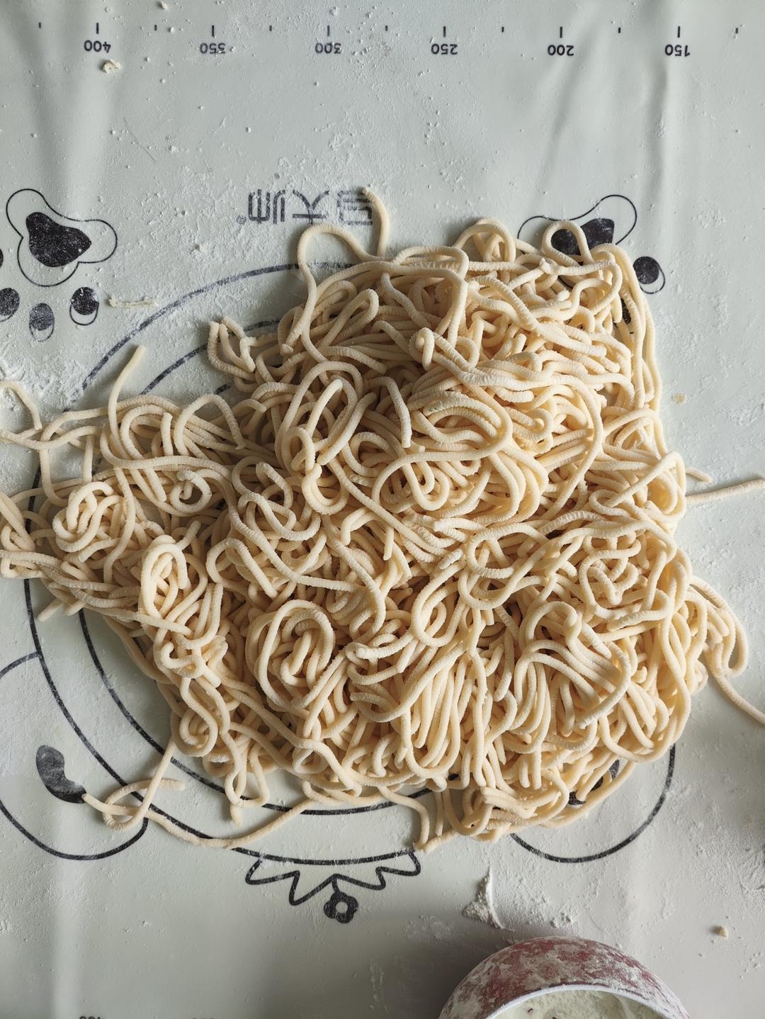胡萝卜土豆肉沫盖浇面