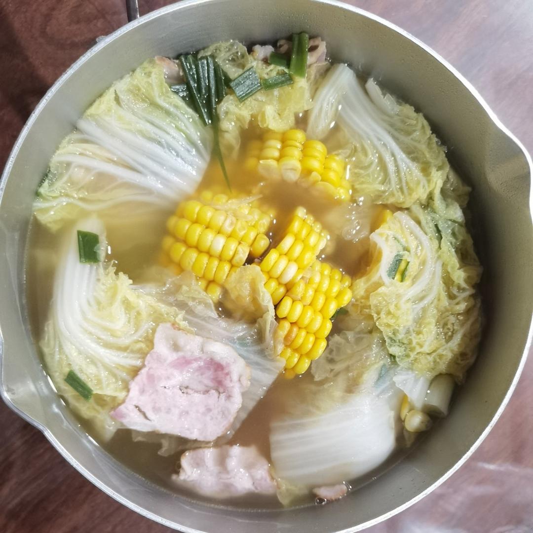 清淡又鲜美的培根娃娃菜煲，只要10分钟就能搞定的快手菜！