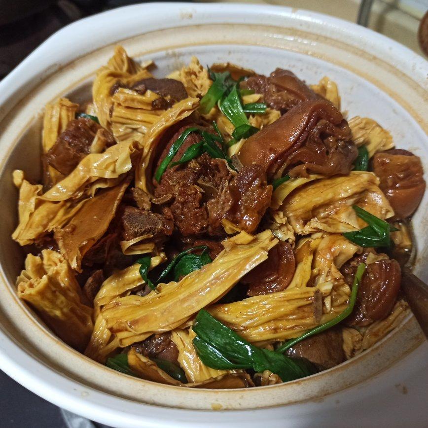 小猪荣做的广式支竹羊肉煲