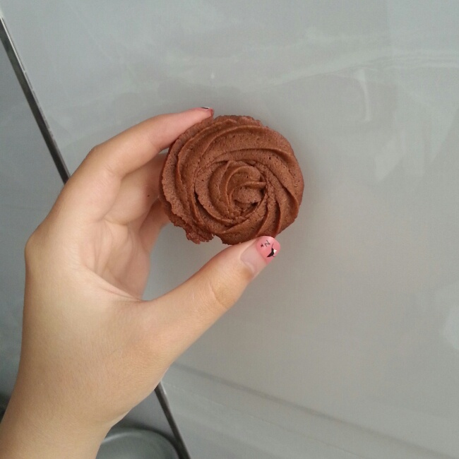 挤花毫无压力的巧克力曲奇