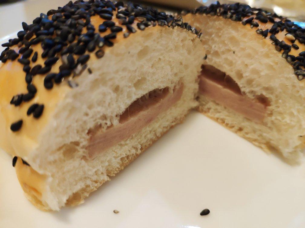 芝麻午餐肉面包