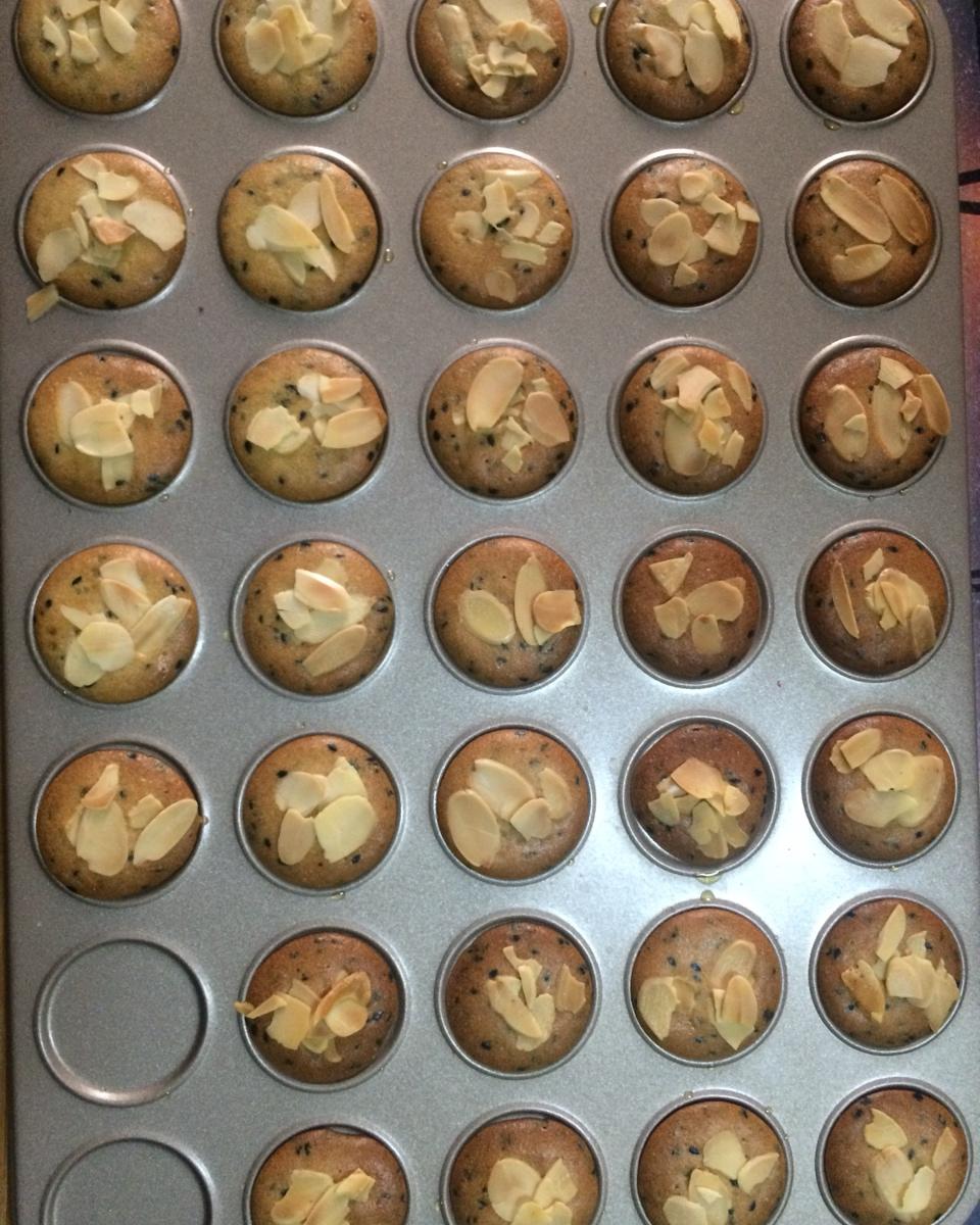 小时候的味道 — 芝麻鸡蛋薄脆饼干