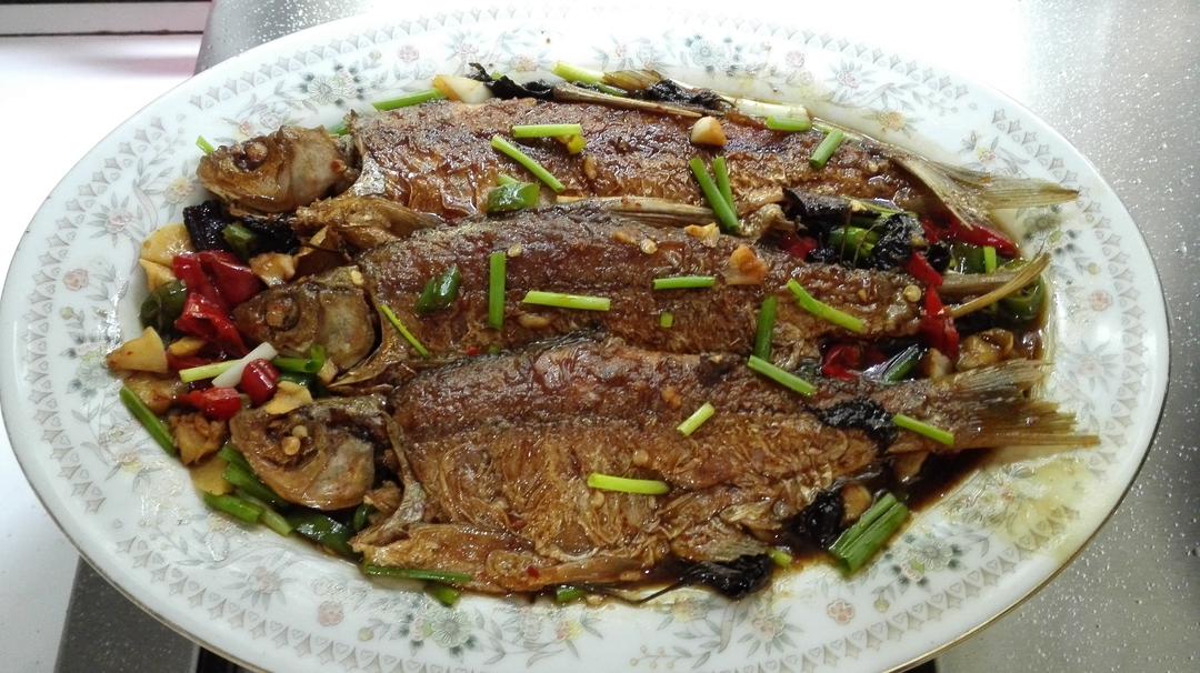 红烧小鳊鱼
