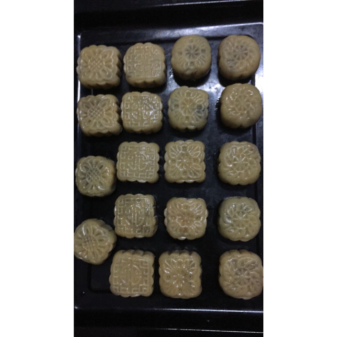 广式月饼—蛋黄莲蓉月饼