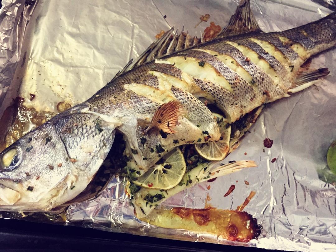 「烤香草海鲈鱼」秒杀全场