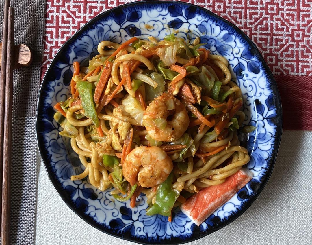 香喷喷的一人食快手炒乌冬