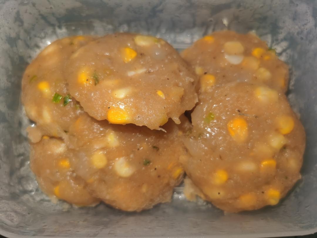 荤菜备餐：虾仁鸡肉玉米饼
