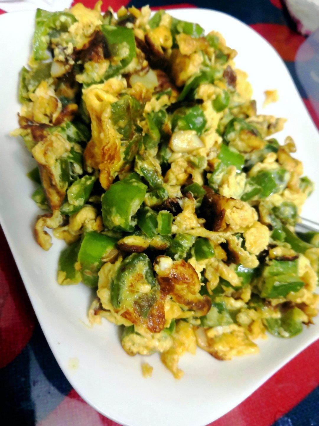 青椒炒蛋（线辣椒）