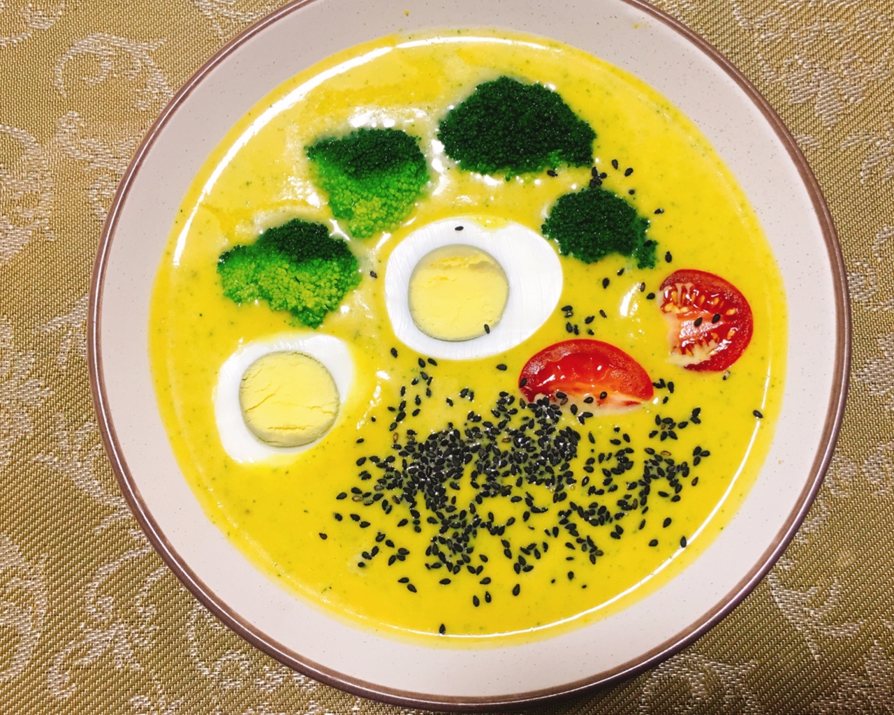 创意健身餐：鸡蛋西兰花南瓜浓汤的做法