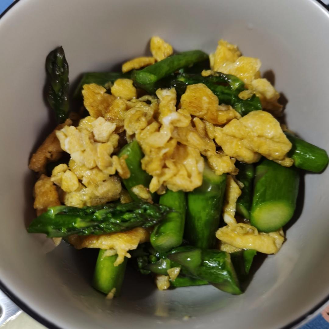 健康低卡家常菜—芦笋炒蛋