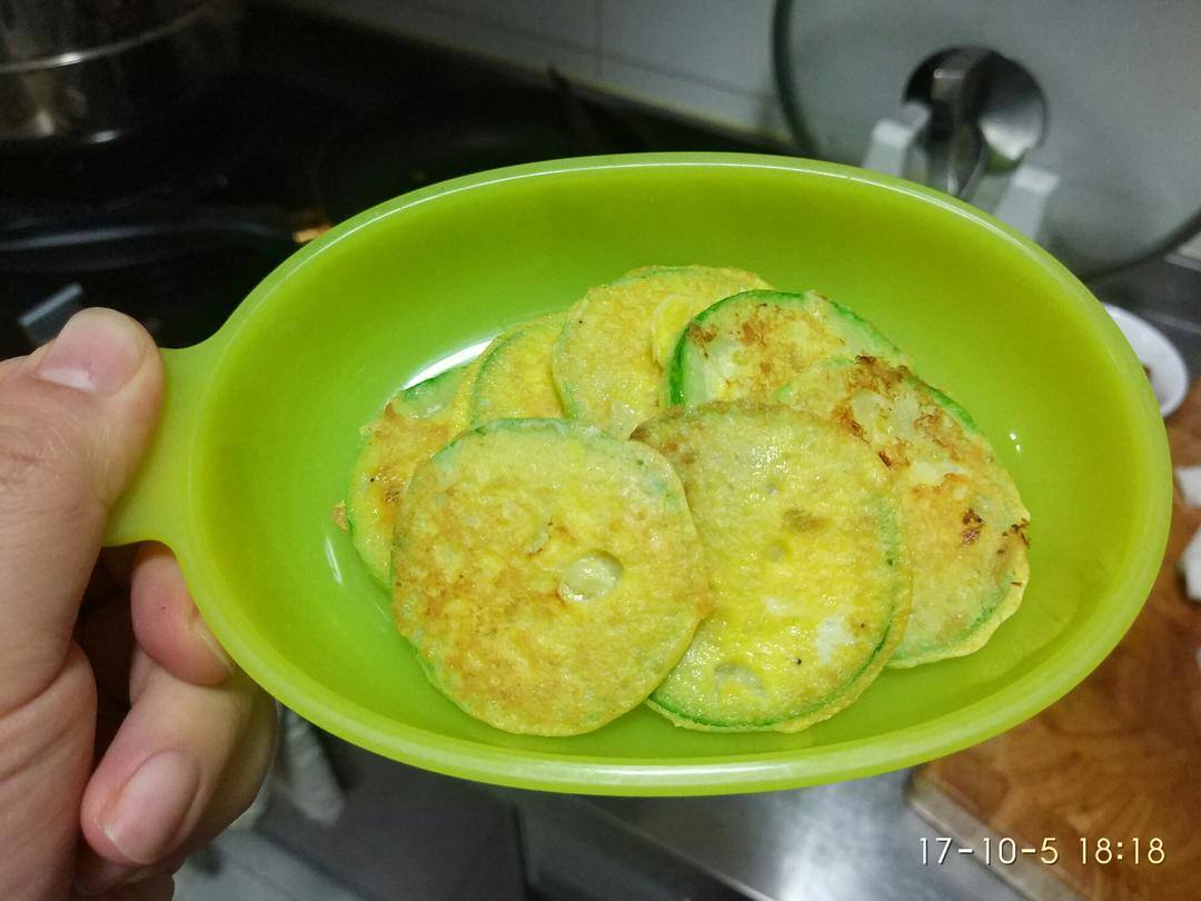 虾粉蛋黄西葫芦煎饼＊宝宝辅食的做法