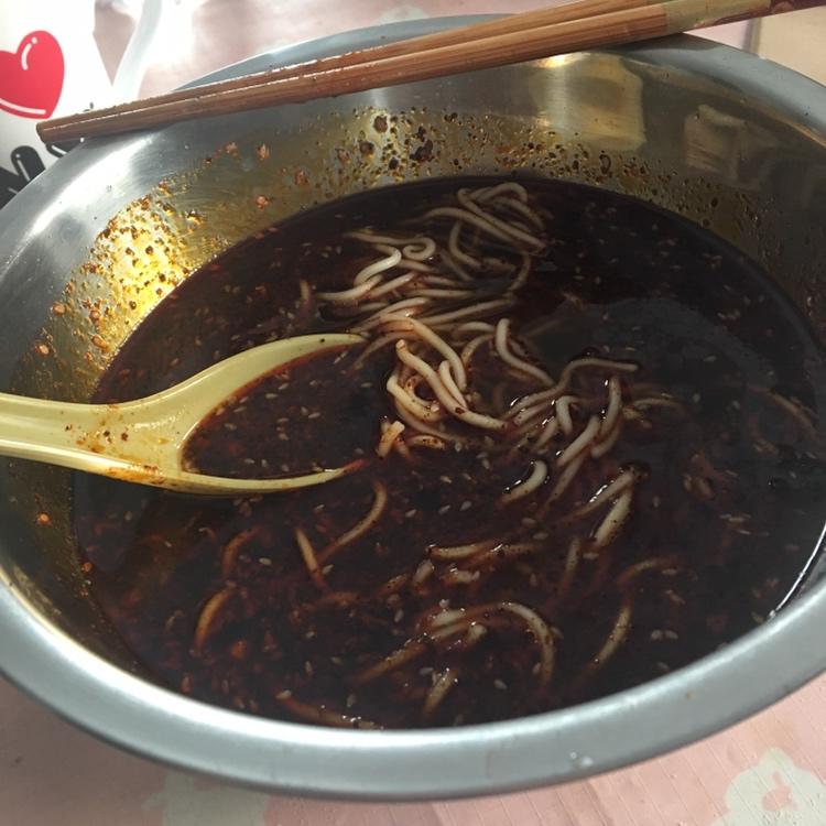 油泼辣子酸汤面