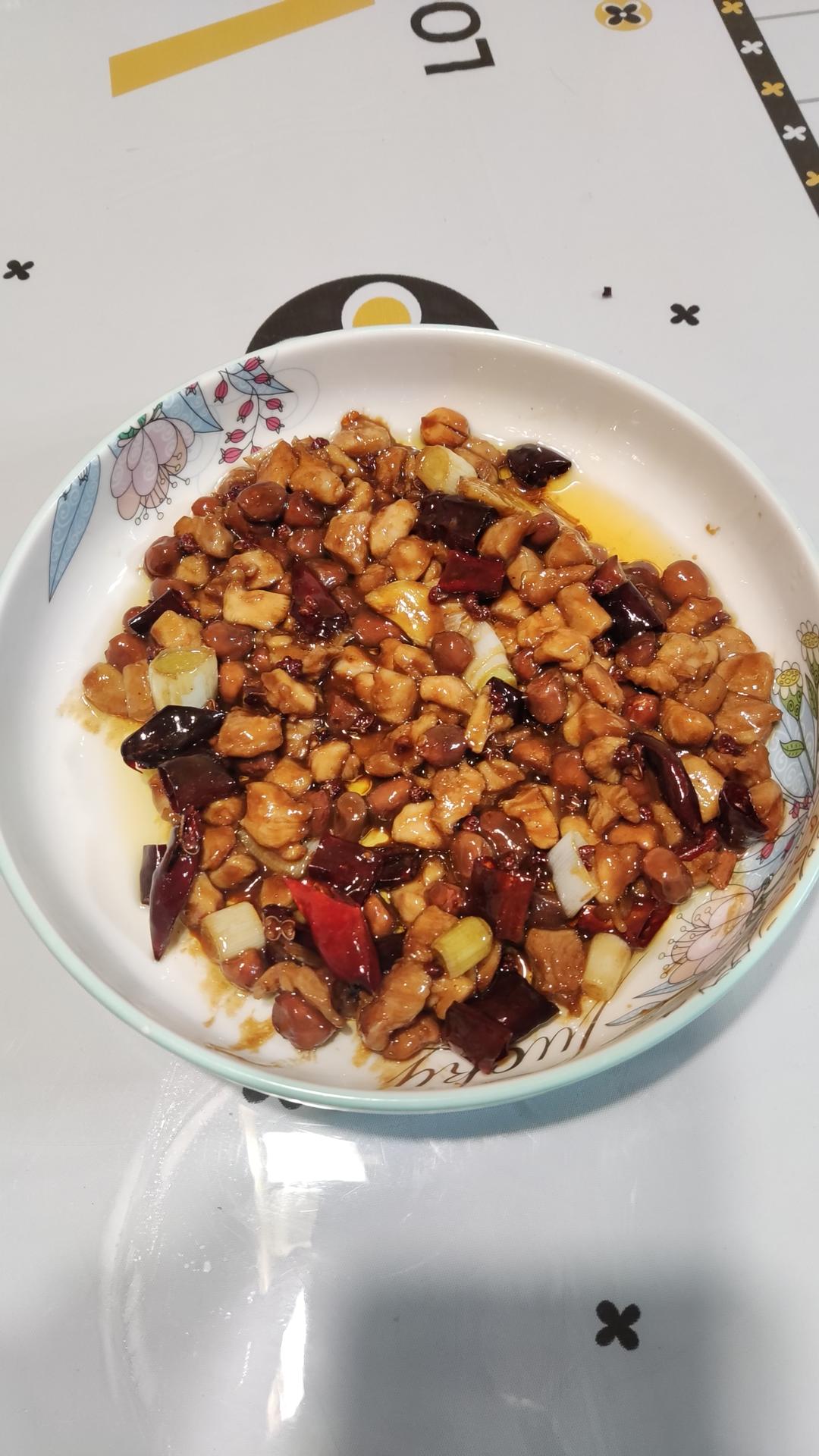 厨师长教你: “宫保鸡丁”的川味正宗做法, 一看就有食欲, 收藏了
